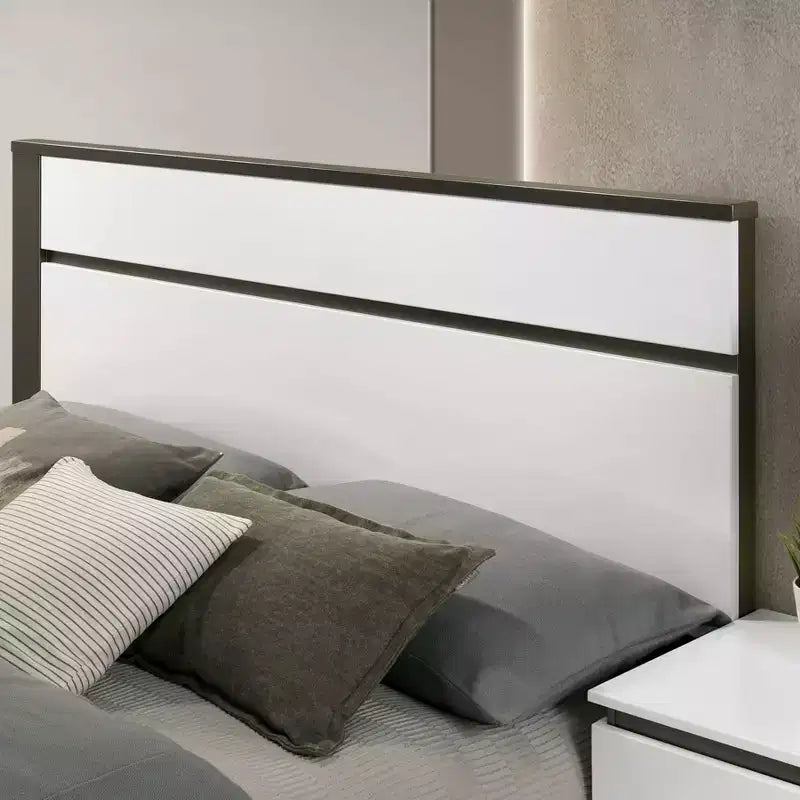 Lit Queen moderne 3 pièces Pape avec 2 tables de chevet Blanc/Gris métallisé - miBasics : Ensemble de meubles contemporains